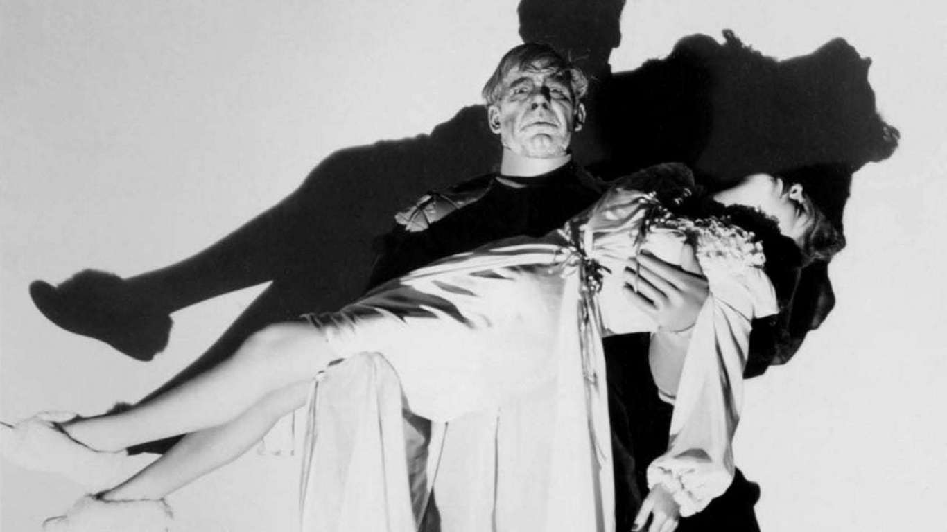 Lon Chaney Jr carries away Anne Nagel in Man-Made Monster (1941)