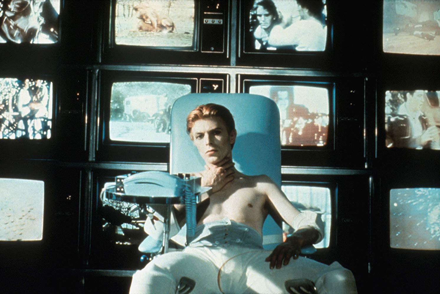 Thomas Jerome Newton (David Bowie) overwhelmed by information overload in The Man Who Fell to Earth (1976)