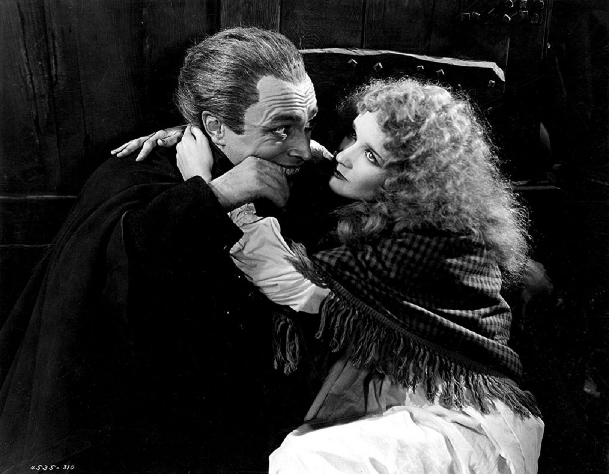 Conrad Veidt as Gwynplaine and Mary Philbin as Dea in The Man Who Laughs (1928)