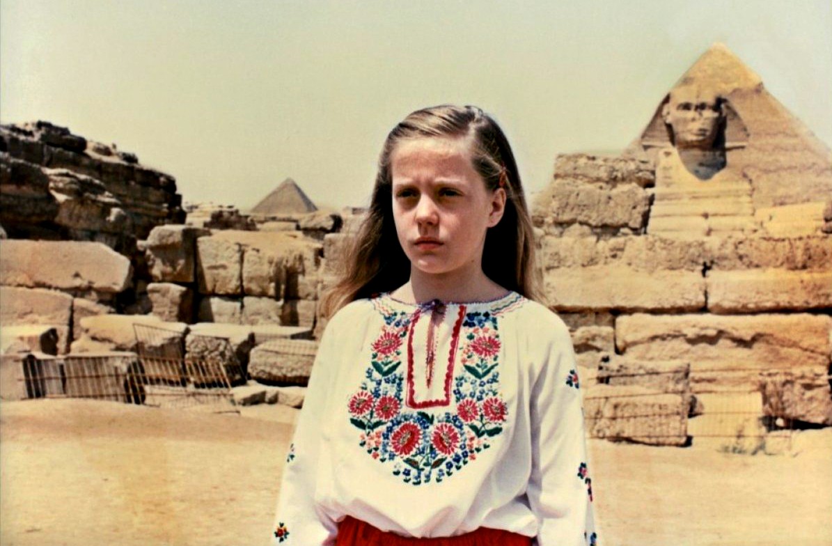 Daughter Susie (Brigitta Broccoli) in Egypt in Manhattan Baby (1982)