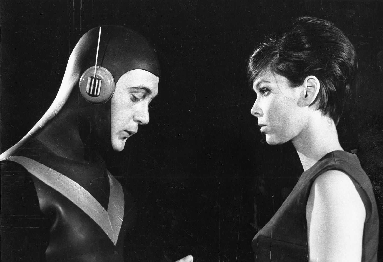inTommy Kirk and Yvonne Craig in Mars Needs Women (1966)