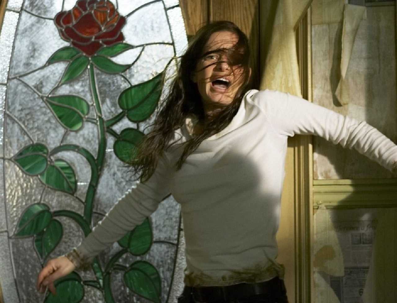 Gabrielle Anwar in a haunted house in The Marsh (2006)