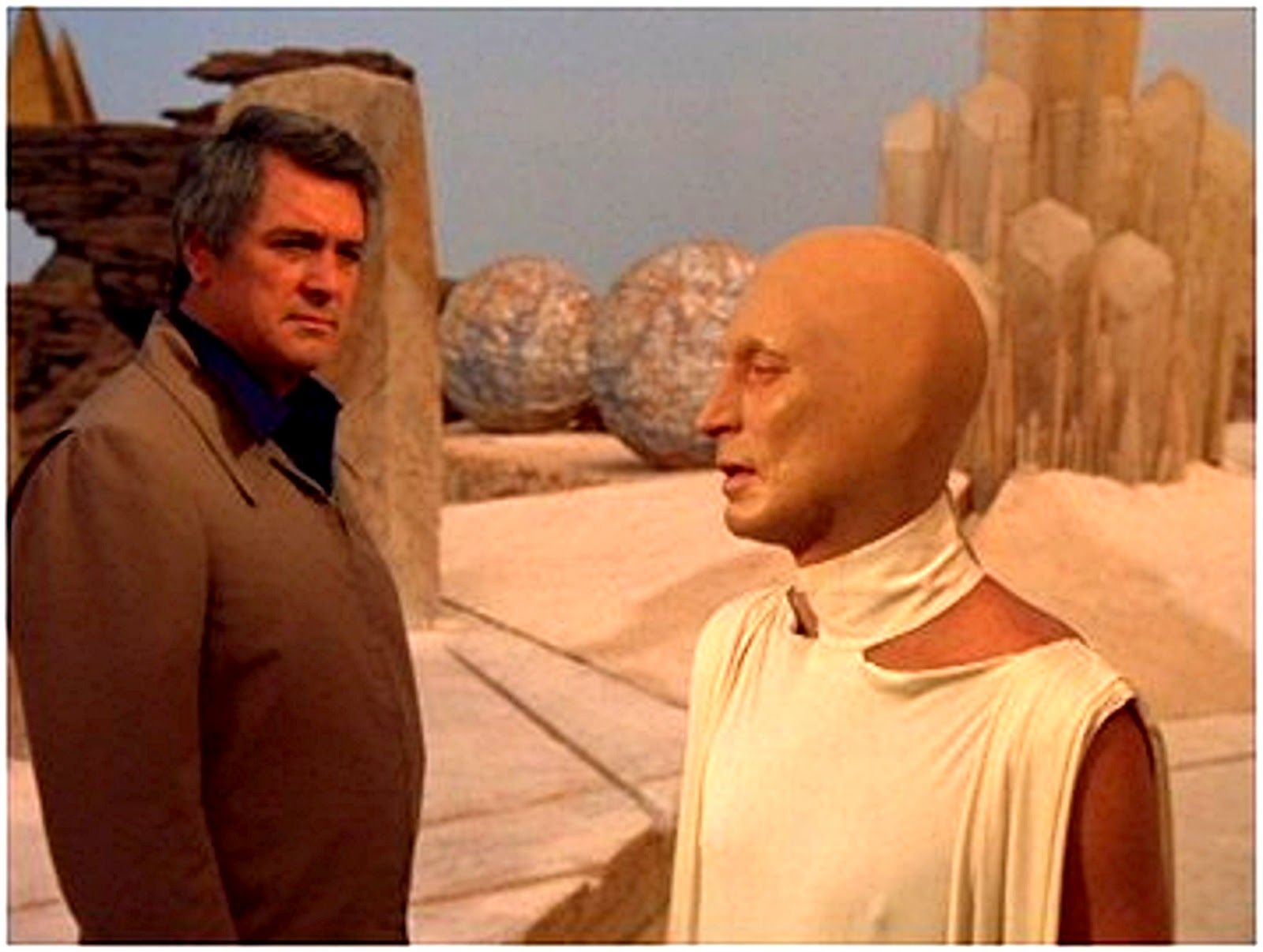 Rock Hudson meets with the last Martian in The Martian Chronicles (1980)