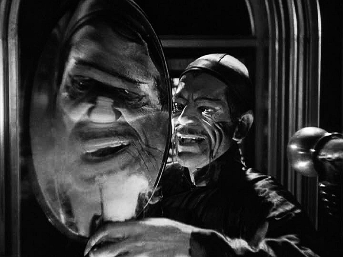 Boris Karloff as Chinese super-villain Fu Manchu in The Mask of Fu Manchu (1932)