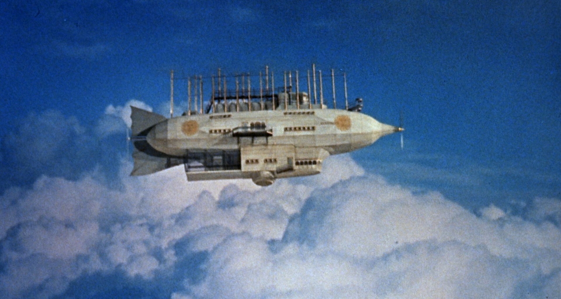 Robur's airship The Albatross in Master of the World (1961)
