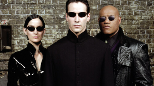 Trinity (Carrie-Anne Moss), Neo (Keanu Reeves) and Morpheus (Laurence Fishburne) in The Matrix (1999)