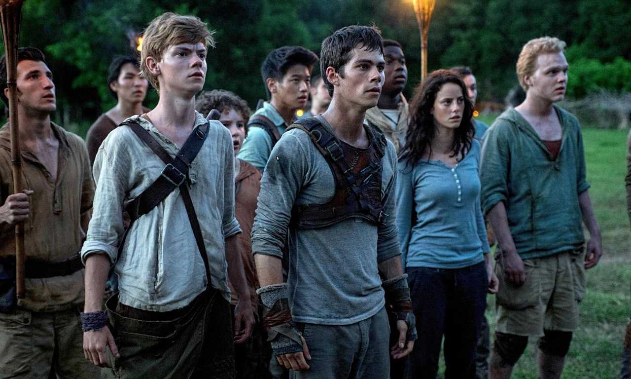 (l to r) Thomas Brodie-Sangster, Dylan O’Brien, Kaya Scodelario and Joe Adler in The Maze Runner (2014)