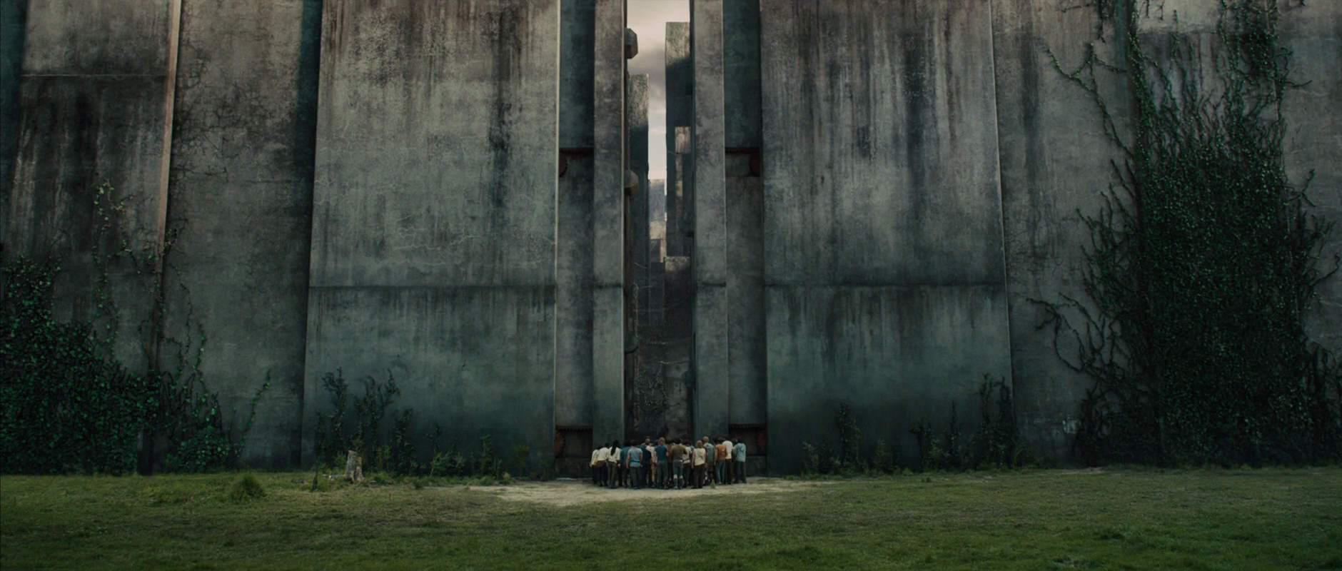 Entering the maze in The Maze Runner (2014)