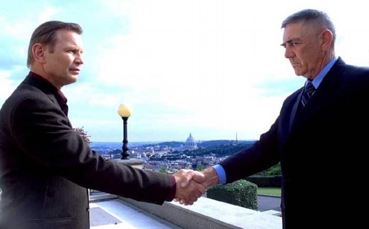 The Antichrist Stone Alexander (Michael York) meets US President R. Lee Ermey in Megiddo (2001)