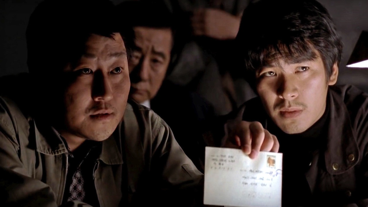 Investigating detectives Song Kang-ho and Kim Sang-kyung in Memories of Murder (2003)