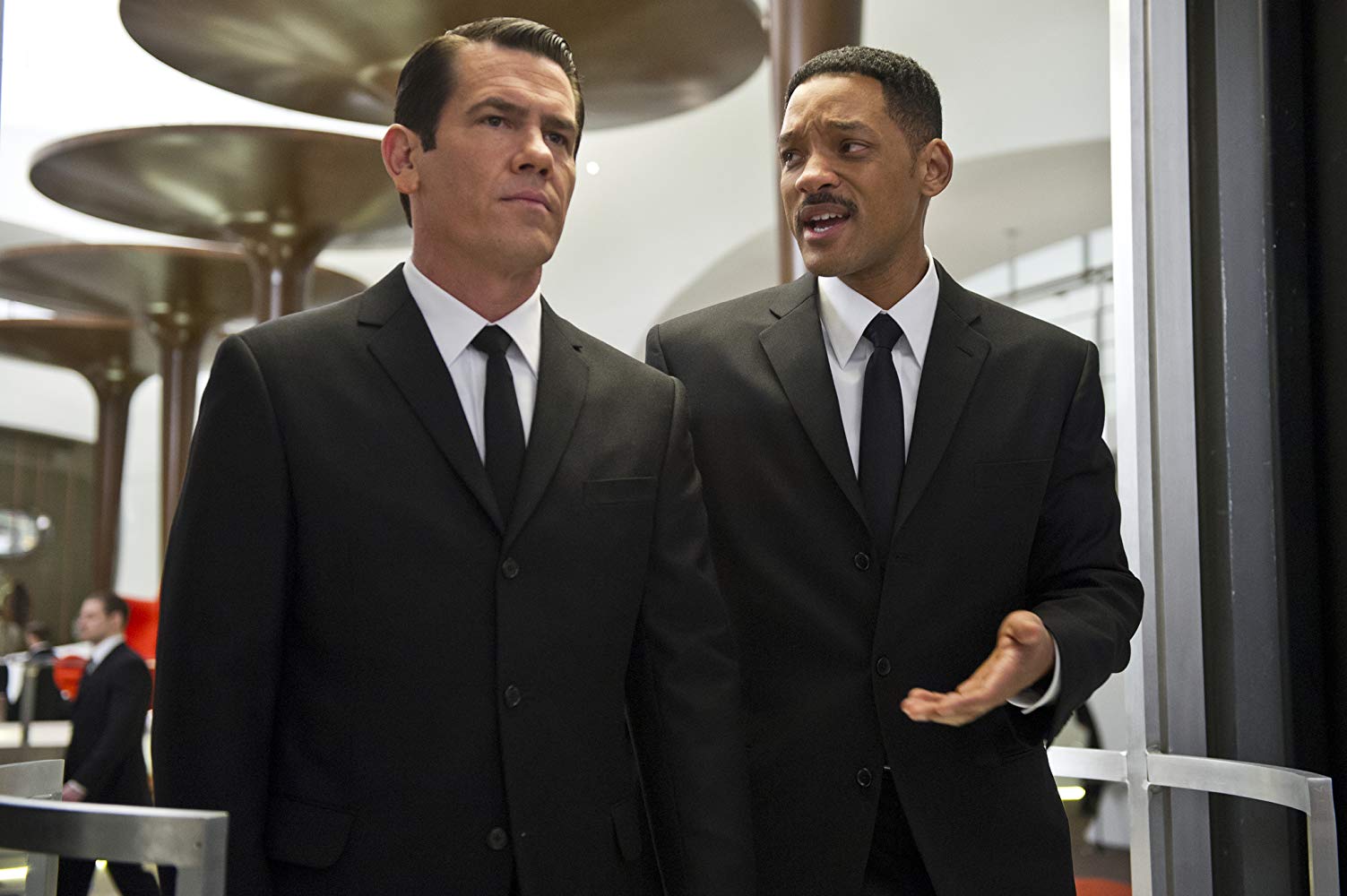 Agents J (Will Smith) (r) back in time with the younger version of Agent K (Josh Brolin) (l) in Men in Black 3 (2012)