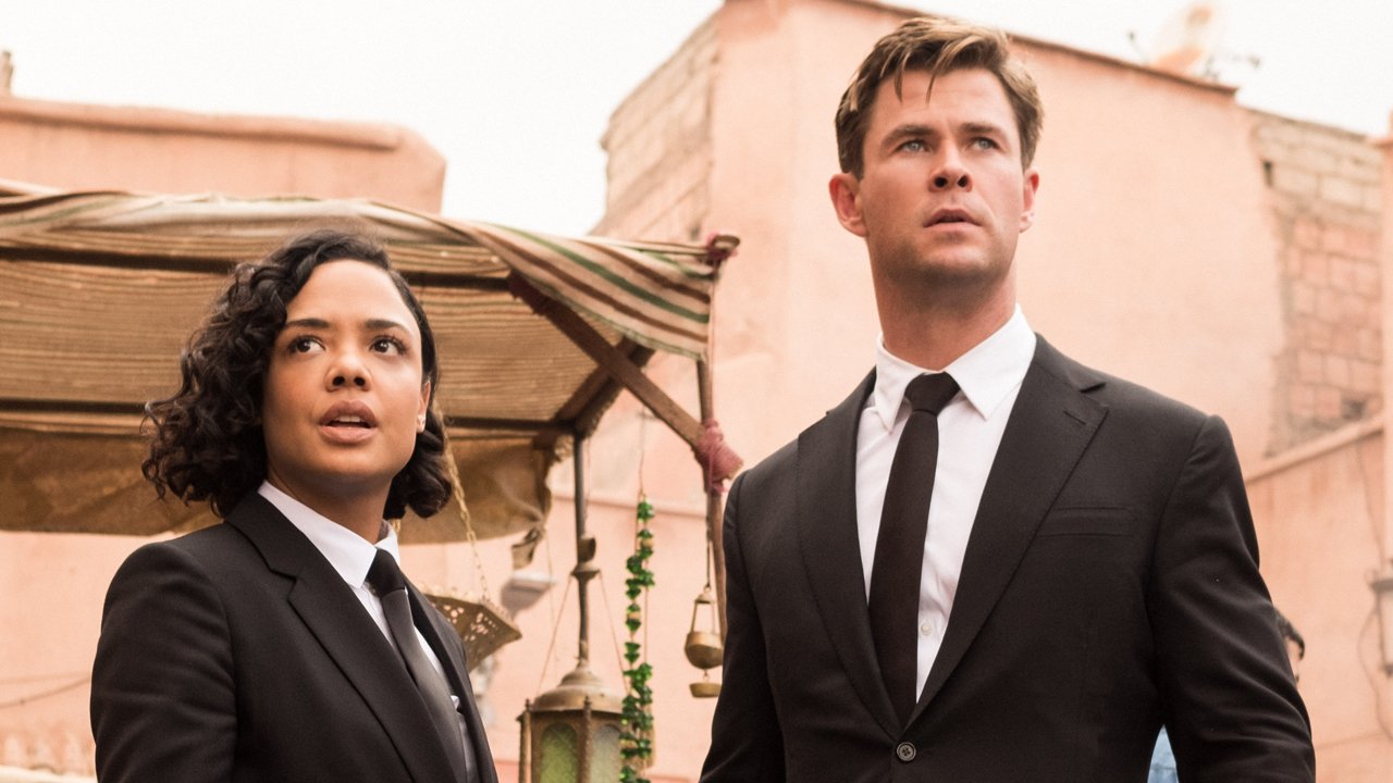 The new Men in Black - Agents M (Tessa Thompson) and H (Chris Hemsworth) in Men in Black: International (2019)