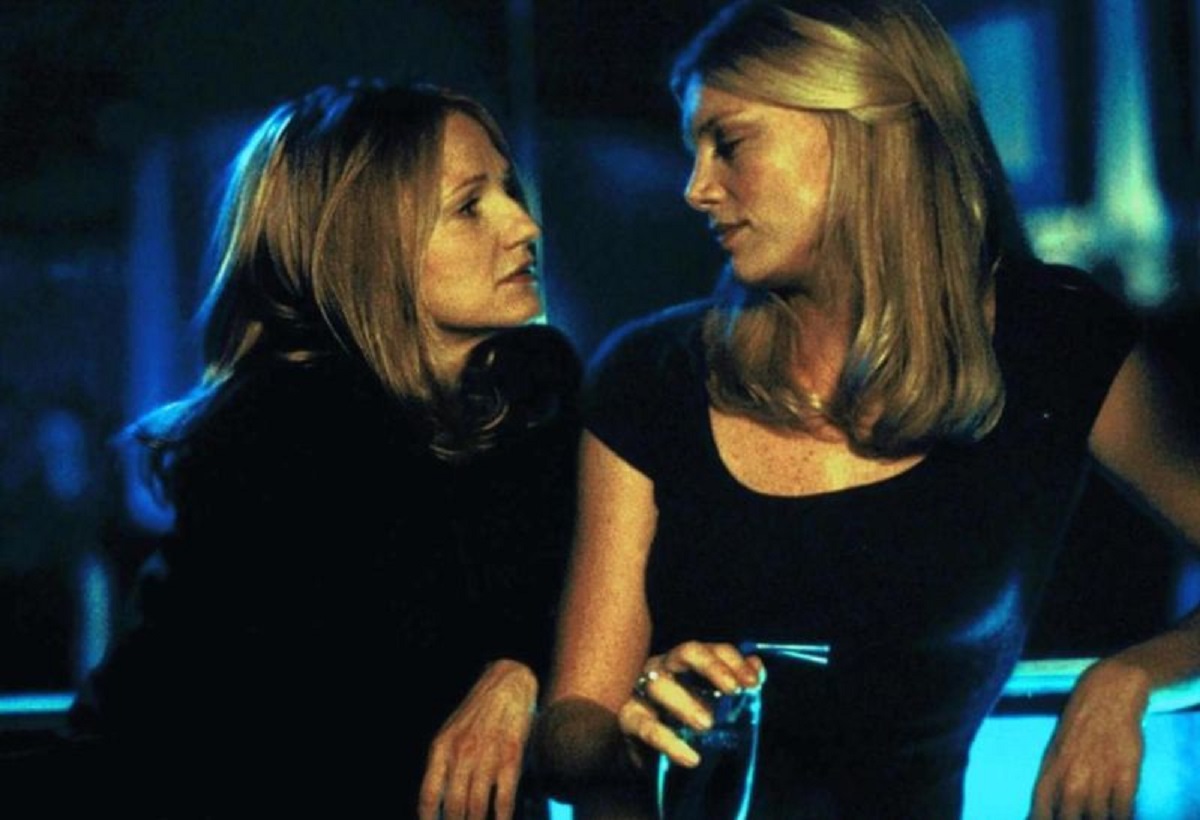 Ellen Barkin seduced by Peta Wilson in Mercy (2000)