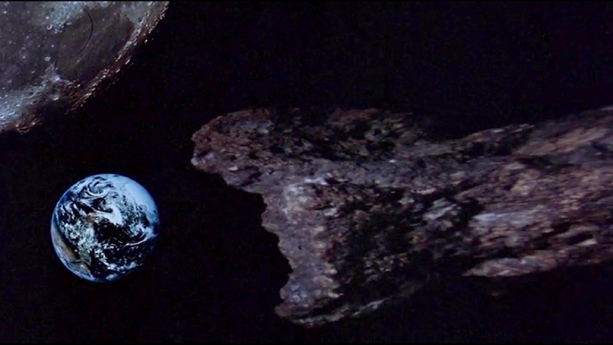 The meteor on a collision course with Earth in Meteor (1979)