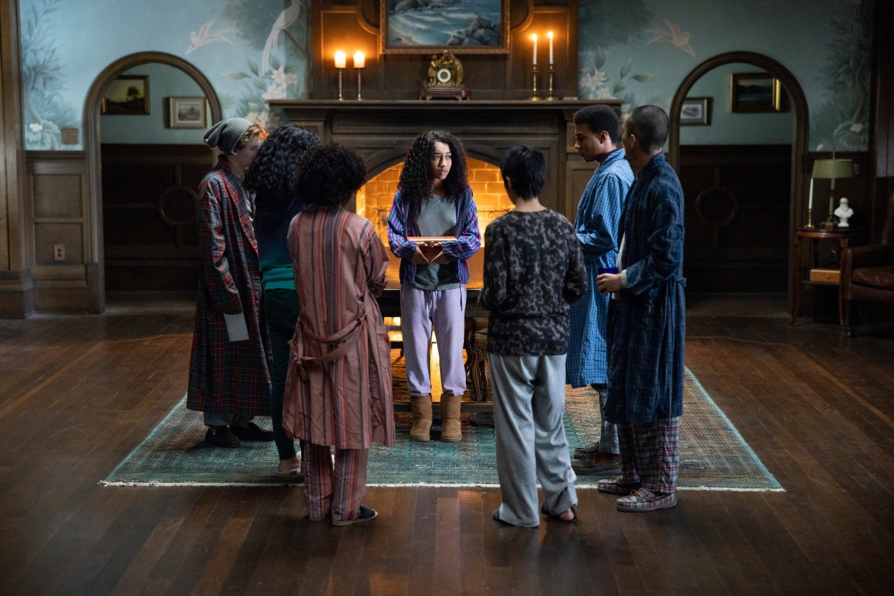 Iman Benson, Igby Rigney, Annarah Cymone, Adia, Aya Furukawa, Sauriyan Sapkota and William Chris Sumpter in The Midnight Club (2022)