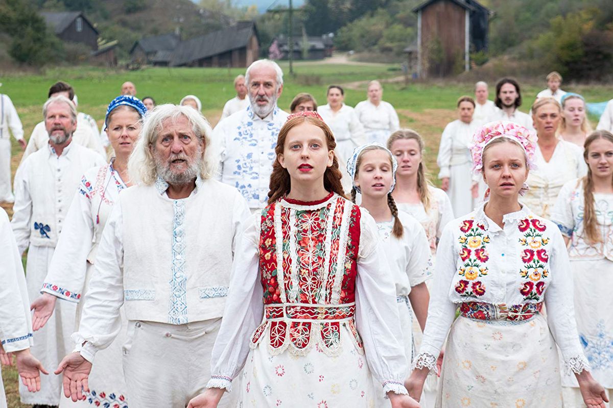 Welcome from the commune in Midsommar (2019)