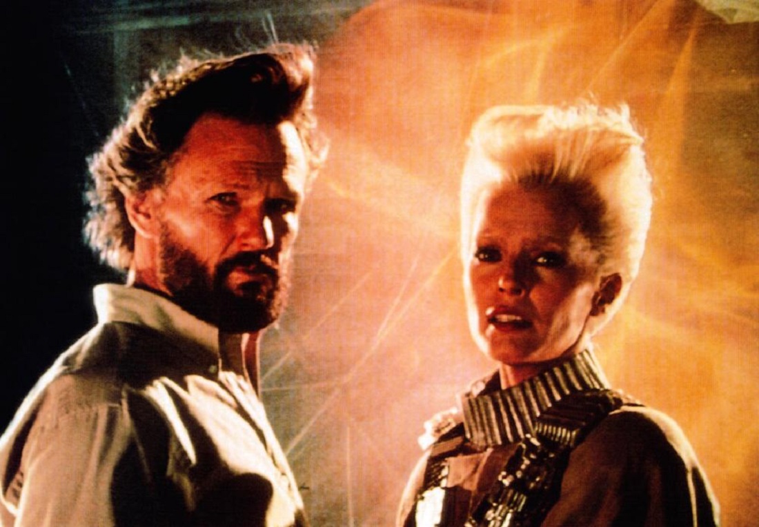 Kris Kristofferson as contemporary air crash investigator Bill Smith and Cheryl Ladd as time traveller Louise Baltimore in Millennium (1989)