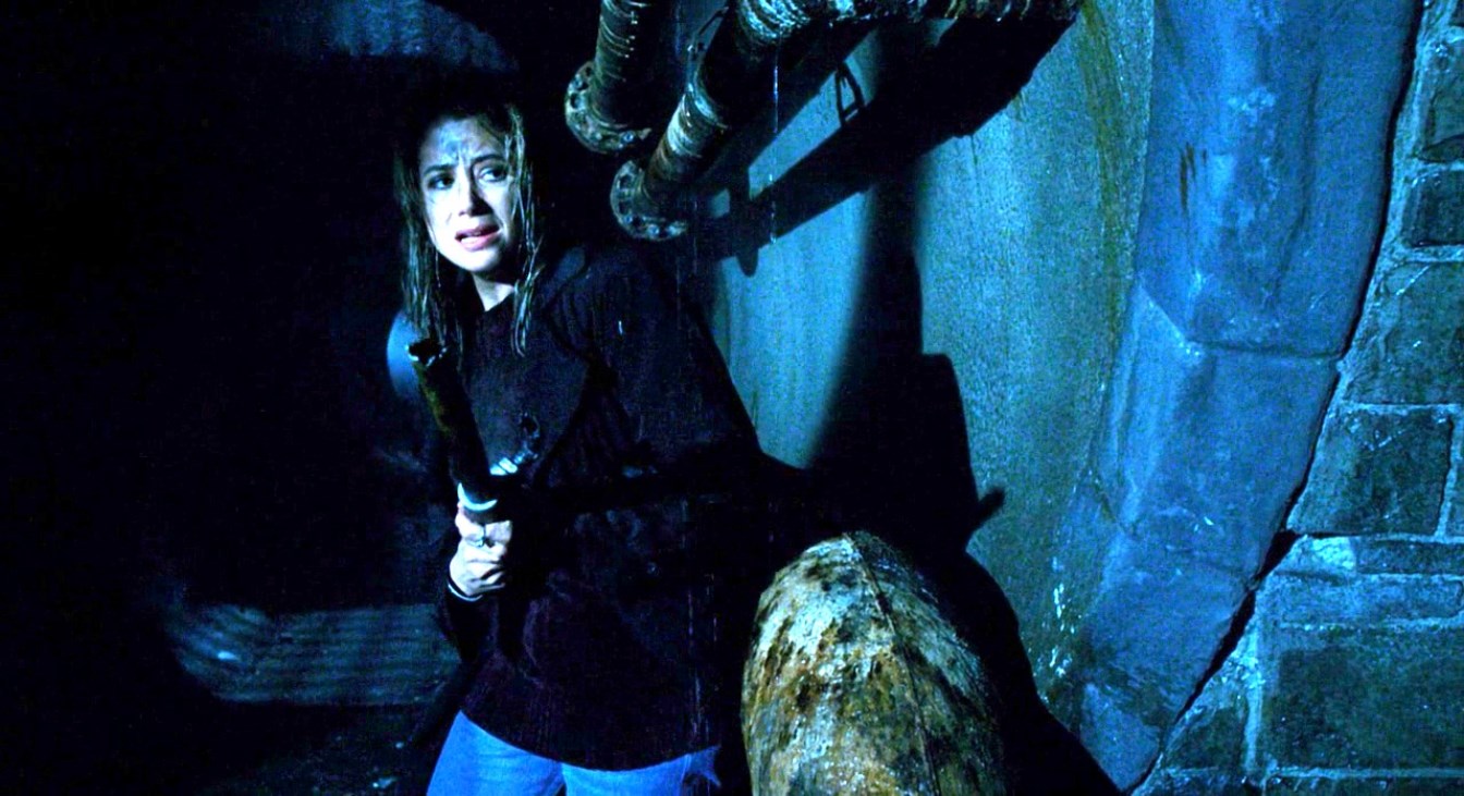 Mira Sorvino searching for evolved insects in the subway tunnels in Mimic (1997)