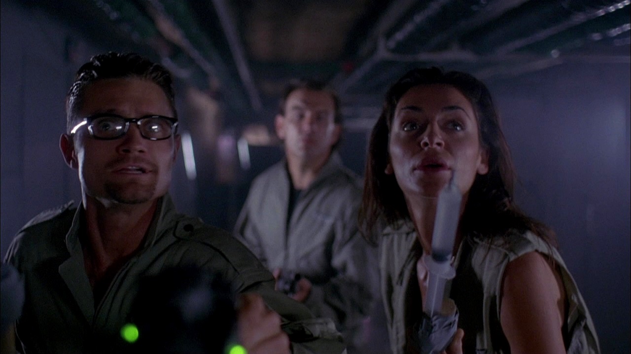 Gregory Sporleder, John Diehl and Claire Stansfield in Mind Ripper (1995)