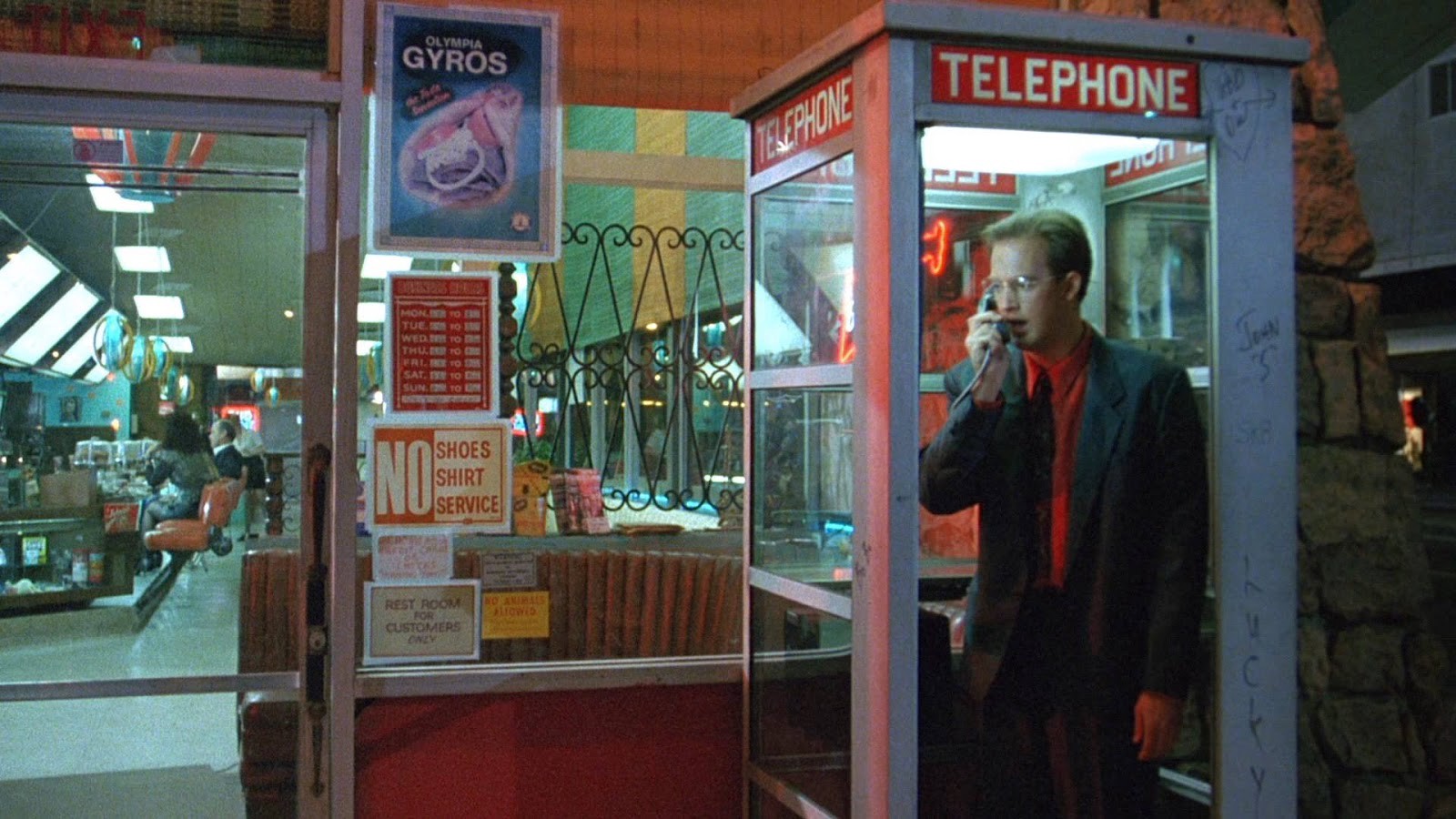 Harry Washello (Anthony Edwards) picks up a ringing phone that warns of an impending nuclear attack in Miracle Mile (1988)