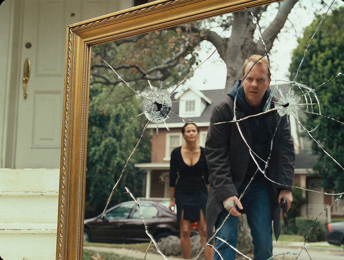 Paula Patton and Kiefer Sutherland - afraid of Mirrors (2008)