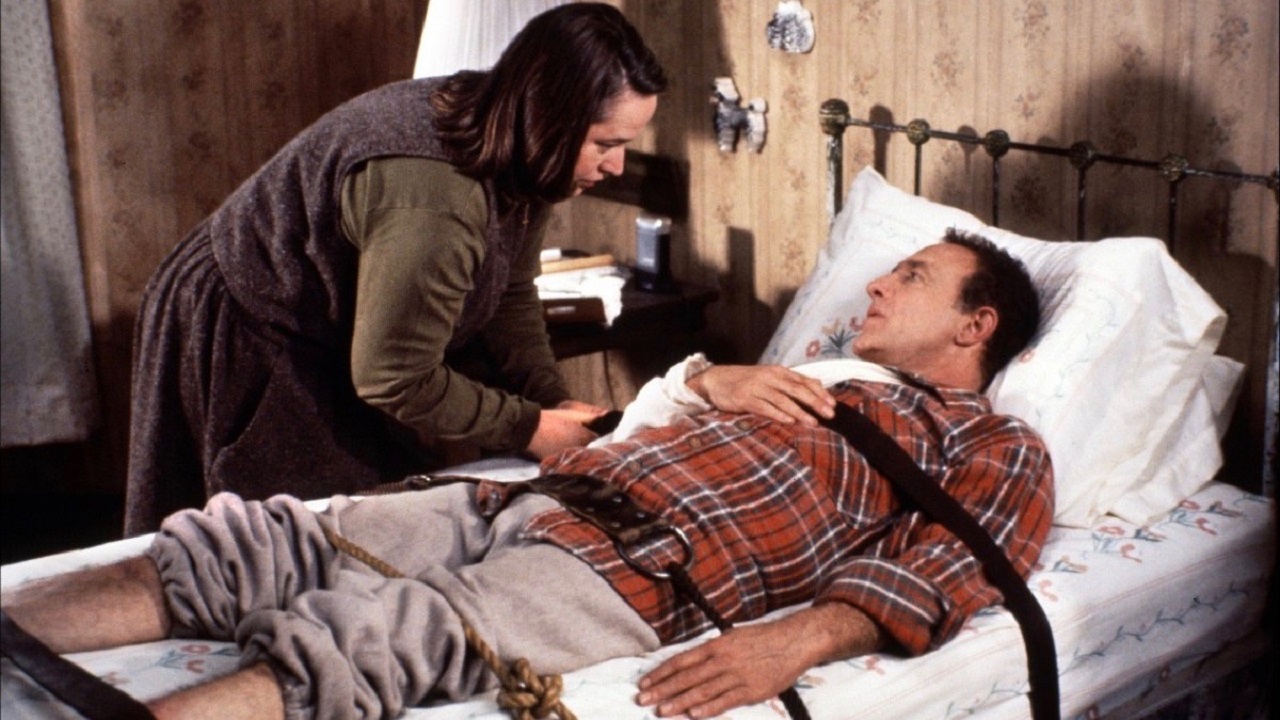 Kathy Bates keeps James Caan prisoner in Misery (1990)