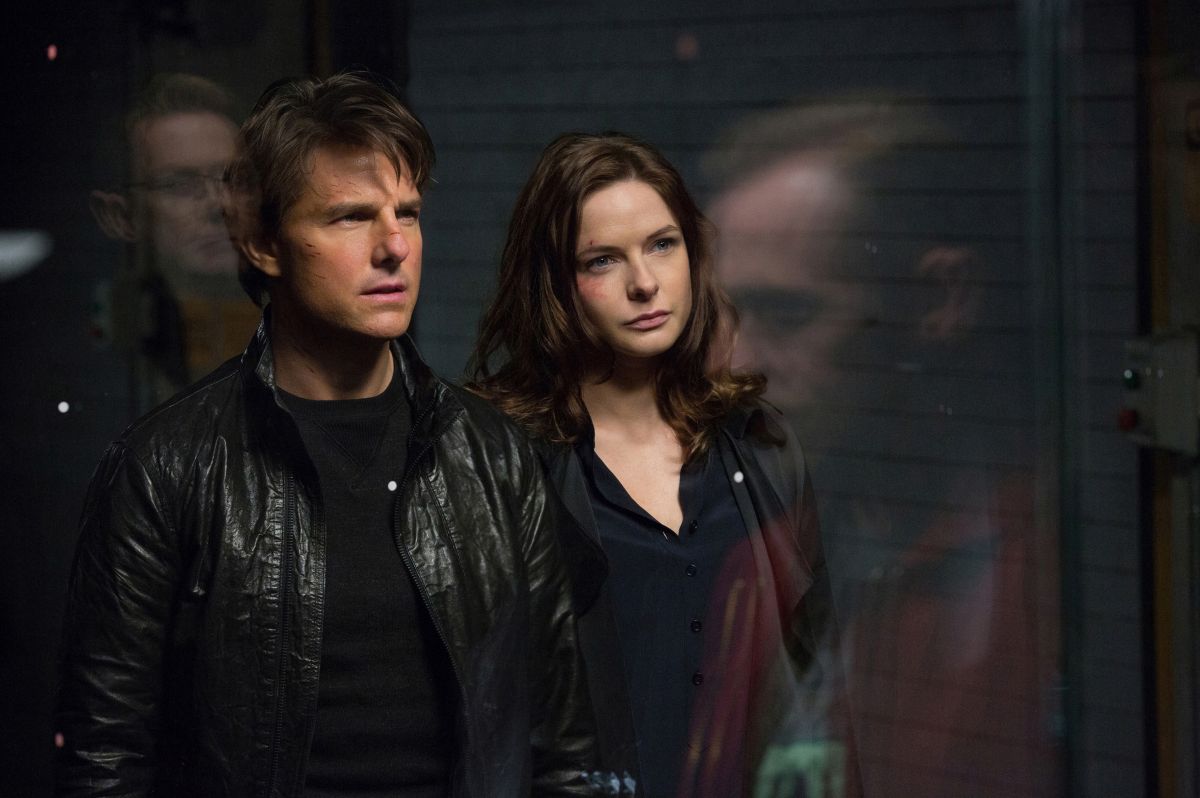 Ethan Hunt (Tom Cruise) and Ilsa Faust (Rebecca Ferguson) in Mission: Impossible - Rogue Nation (2015)