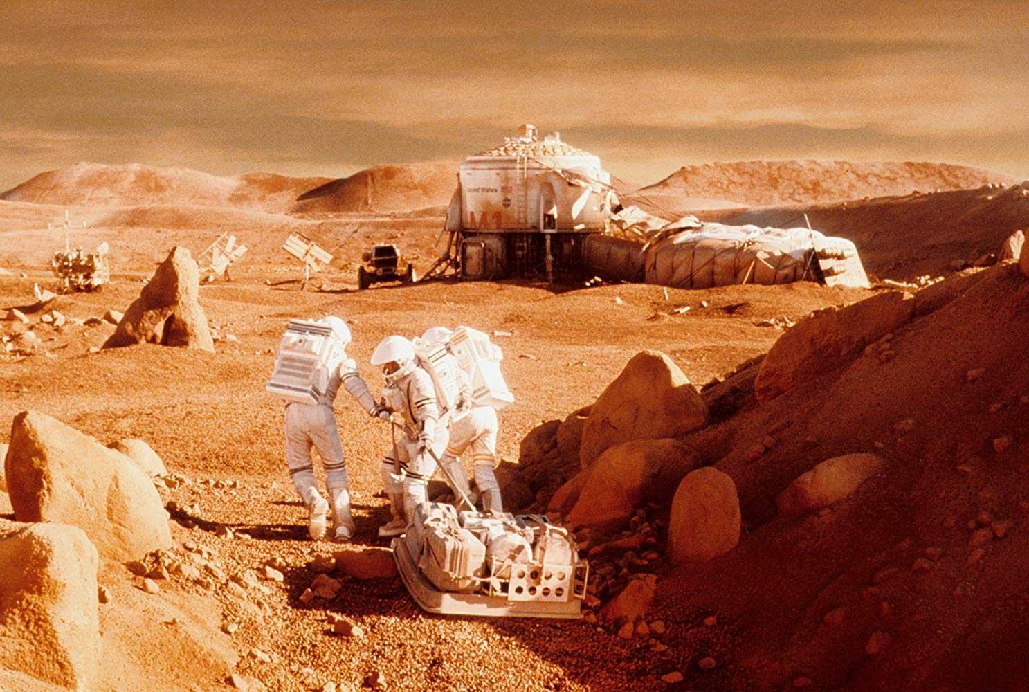 The astronauts construct a shelter in Mission to Mars (2000)