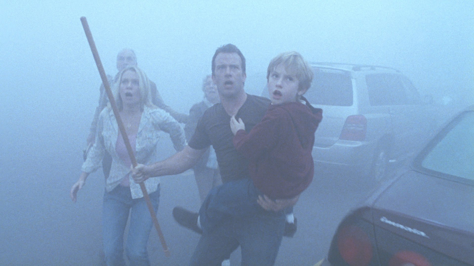 Laurie Holden, Thomas Jane, Nathan Gamble in The Mist (2007)