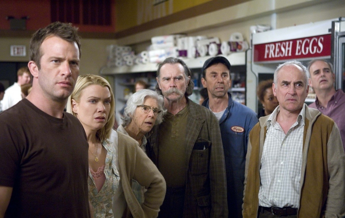 Thomas Jane, Laurie Holden, Frances Sternhagen, Buck Taylor, David Jensen, Jeffrey DeMunn in The Mist (2007)