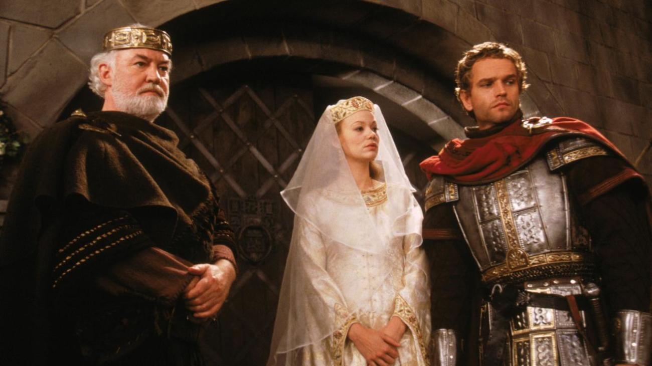 (l to r) King Uriens (David Calder), Guinevere (Samantha Mathis) and King Arthur (Edward Atterton) in The Mists of Avalon (2001)