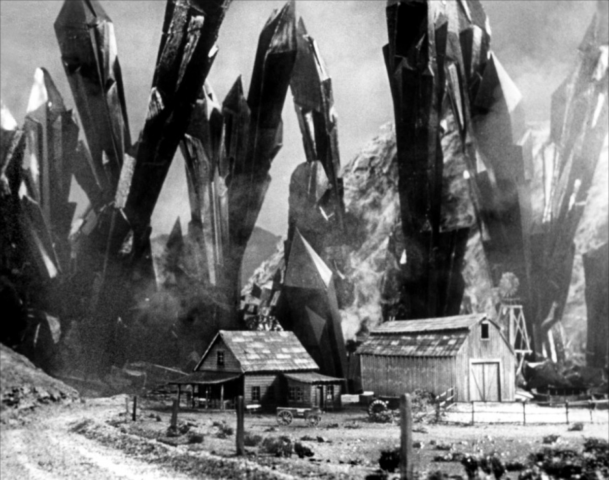 The rock monsters advance n the farmhouse in The Monolith Monsters (1957)
