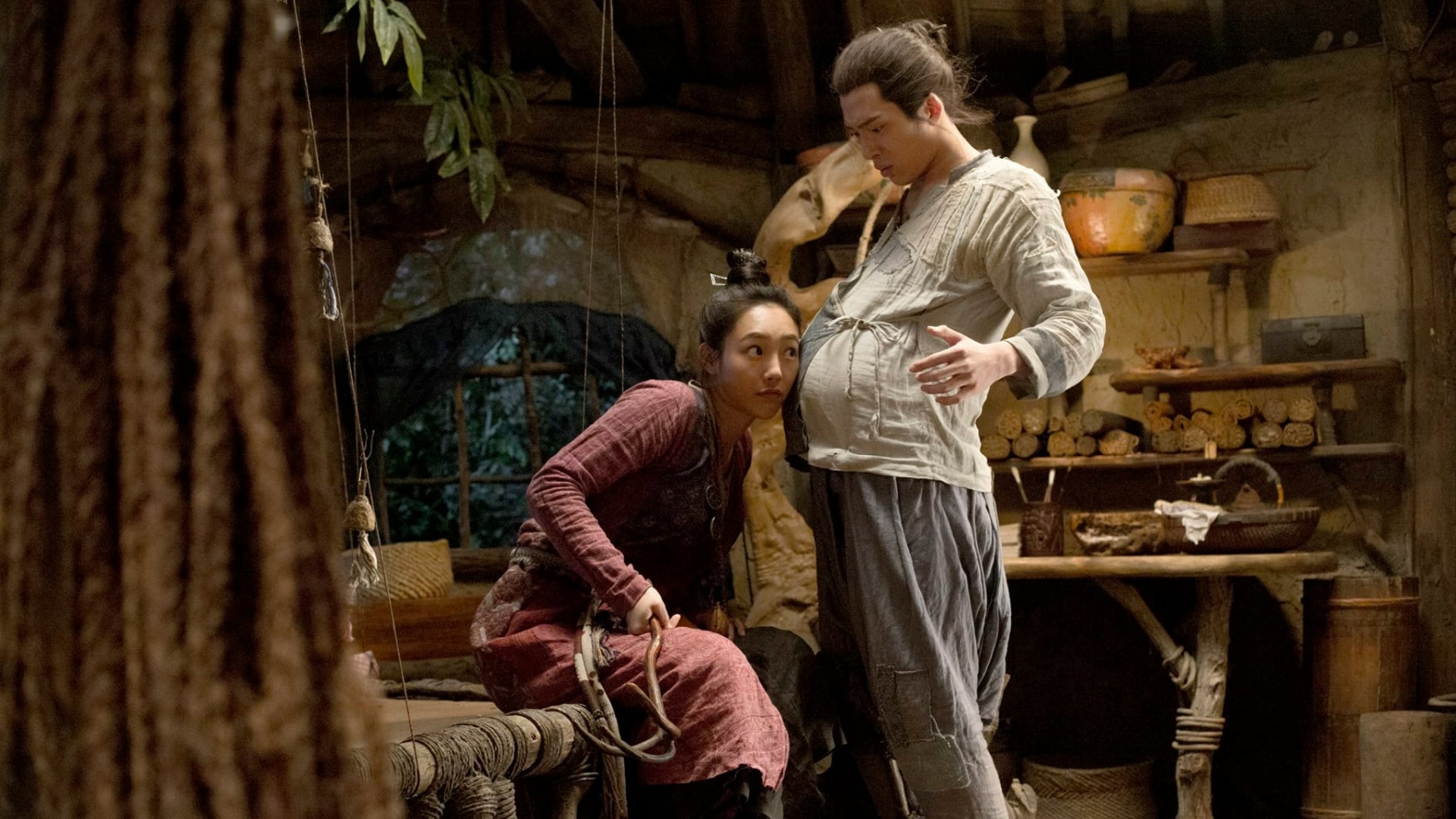 Monster hunter Bai Baihe and a pregnant Jing Boran in Monster Hunt (2015)