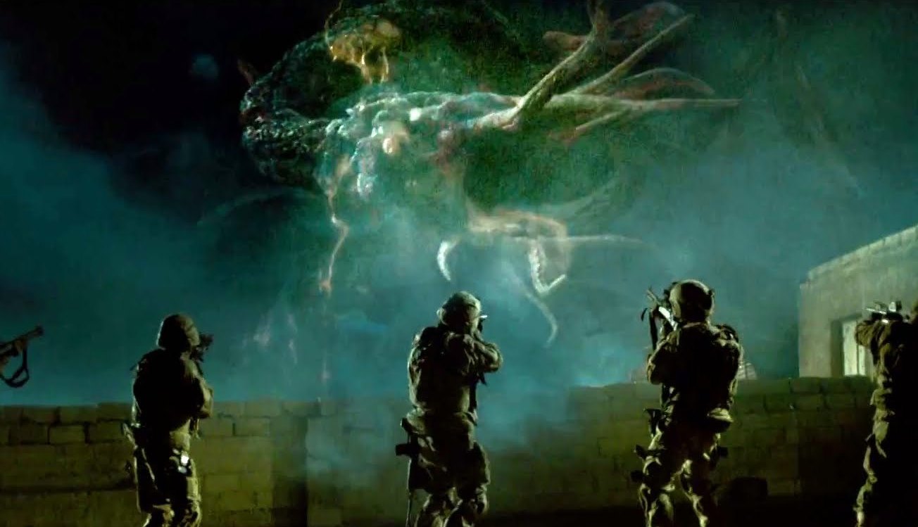 Soldiers vs alien monsters in Monsters (2010)