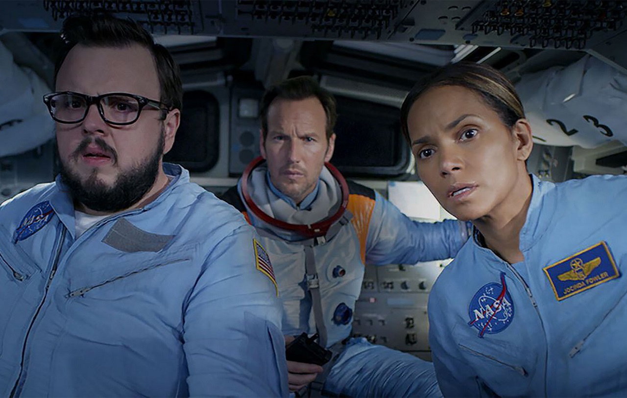 John Bradley, Patrick Stewart and Halle Berry launch in the shuttle in Moonfall (2022)