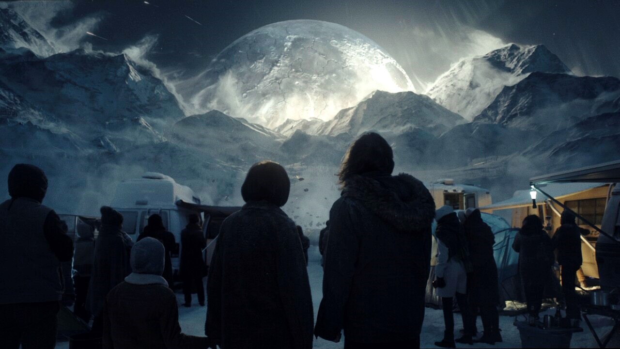 The Moon nears the Earth in Moonfall (2022)