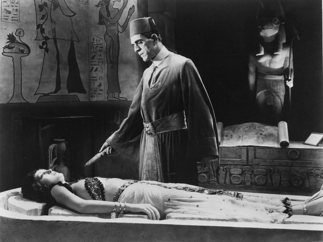 Boris Karloff prepares to conduct a ritual to resurrect his lost love in Zita Johann in The Mummy (1932)