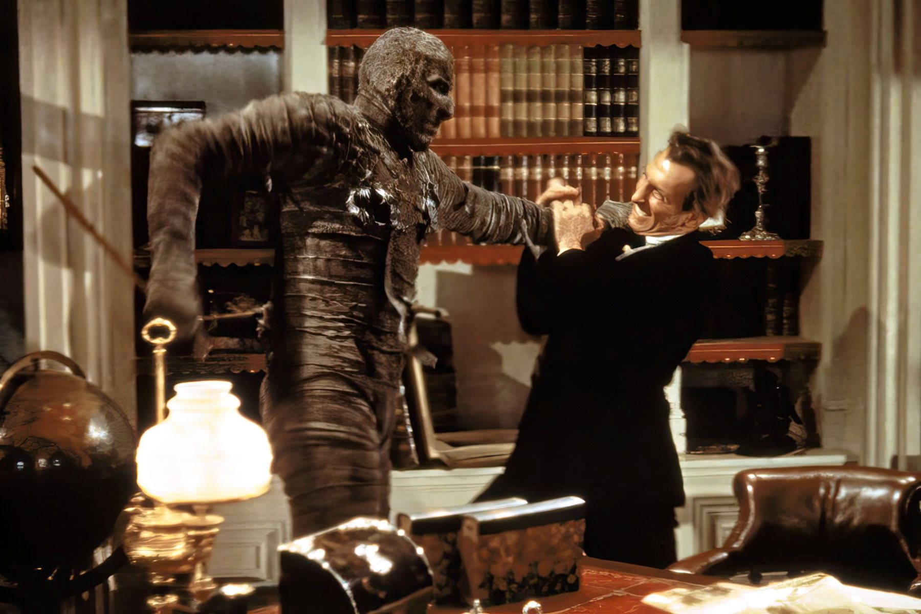 Kharis (Christopher Lee) attacks John Banning (Peter Cushing) in The Mummy (1959)