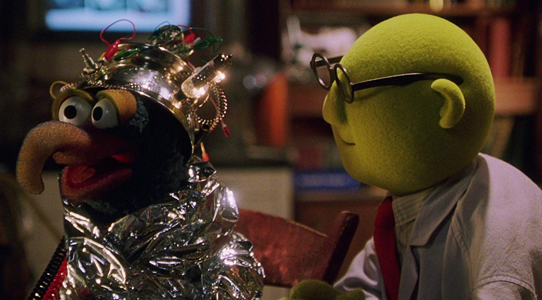 Gonzo and Dr Benson Honeydew in Muppets from Space (1999)