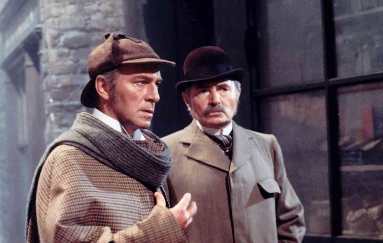 (l to r) Sherlock Holmes (Christopher Plummer) and Dr Watson (James Mason) in Murder By Decree (1979)