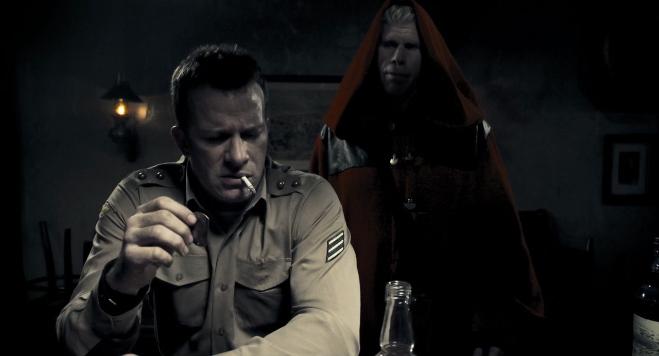 Major Mitch Hunter (Thomas Jane) and Brother Samuel (Ron Perlman) in Mutant Chronicles (2008)