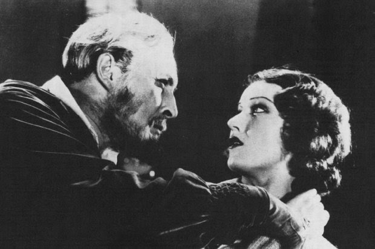 Igot (Lione Atwill) menaces Fay Wray in Mystery of the Wax Museum (1933)