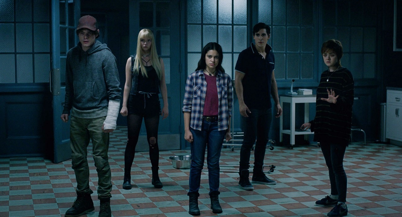 Sam Guthrie (Charlie Heaton), Illyana Rasputin (Anya Taylor-Joy), Dani Moonstar (Blu Hunt), Roberto de Costa (Henry Zaga) and Rahne Sinclair (Maisie Williams) in The New Mutants (2020)