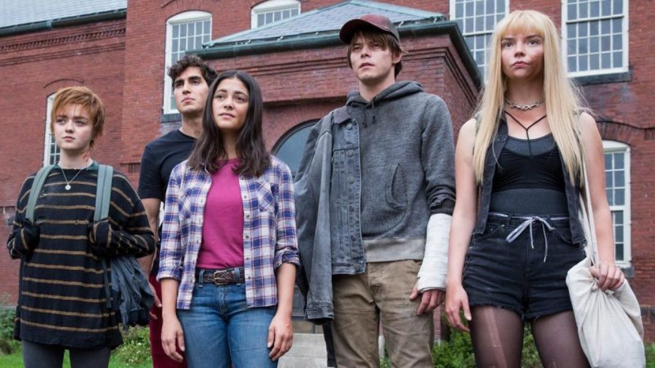 Rahne Sinclair (Maisie Williams), Roberto de Costa (Henry Zaga), Dani Moonstar (Blu Hunt), Sam Guthrie (Charlie Heaton) and Illyana Rasputin (Anya Taylor-Joy) in The New Mutants (2020)