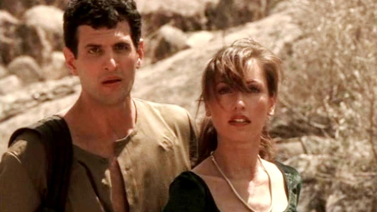 Joseph Hodge and Jennifer Burns in Nightfall (2000)