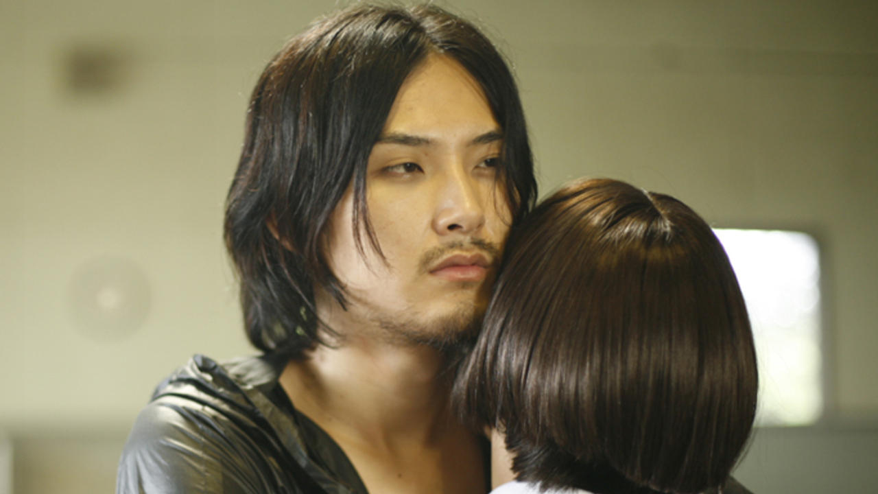 Ryuhei Matsuda comforts Yui Miura in Nightmare Detective 2 (2008)