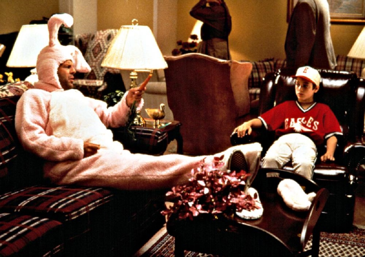 North (Elijah Wood) (r) and the Easter Bunny (Bruce Willis) (l) in North (1994)