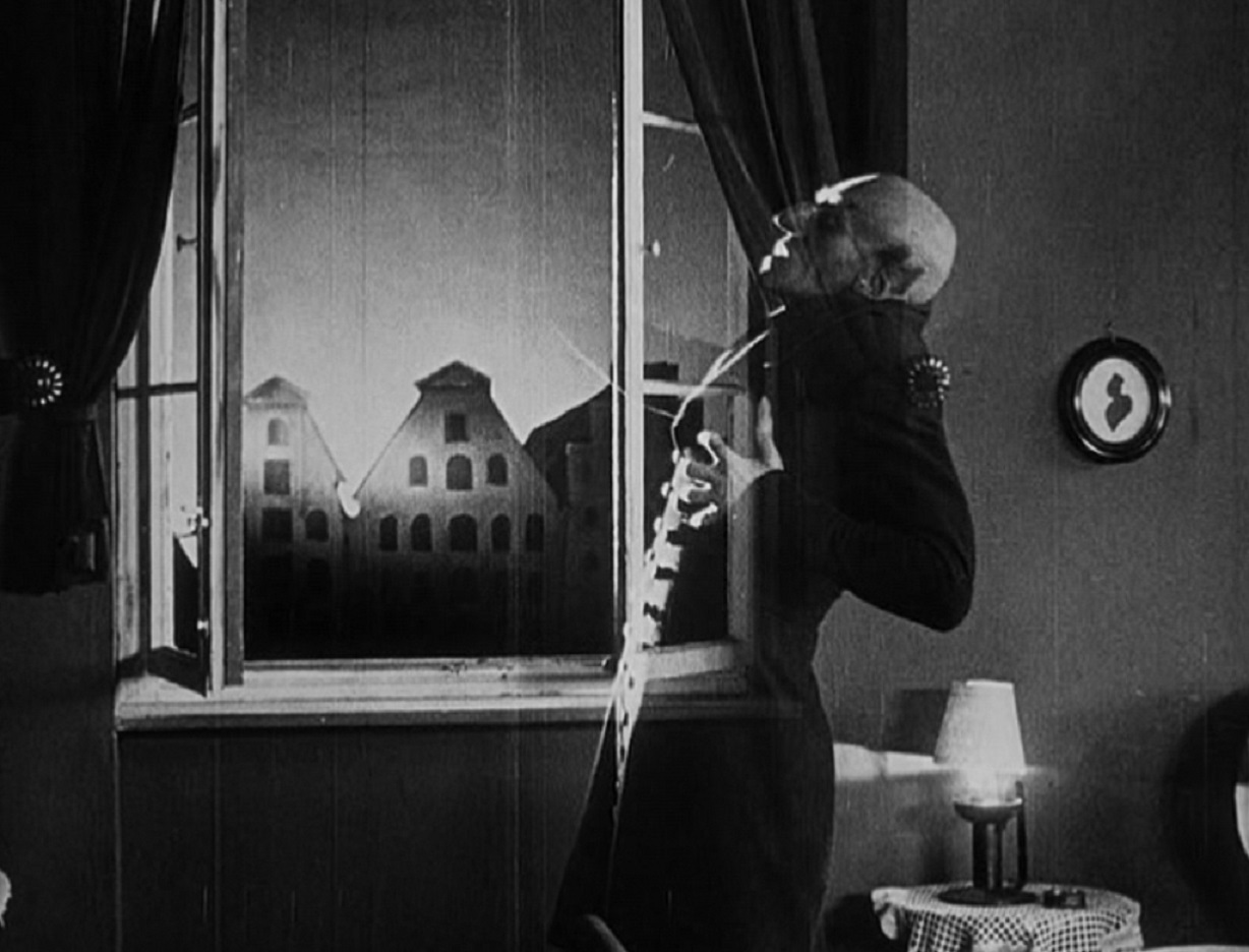 Count Orlock (Max Schreck) fades in the light of dawn in Nosferatu (1922)