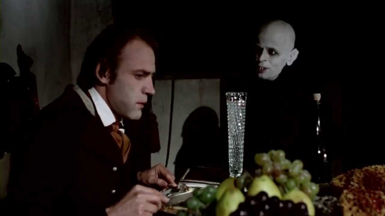 (l to r) Jonathan Harker (Bruno Ganz) dines with Dracula (Klaus Kinski) in Nosferatu the Vampyre (1979)