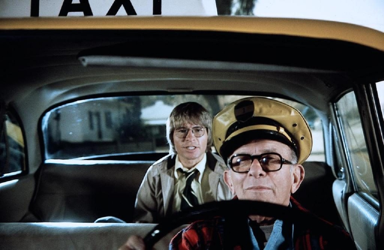 Jerry Landers (John Denver) takes a taxi ride with God (George Burns) in Oh, God! (1977)